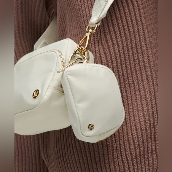 🆕✨ Lululemon Everywhere Belt Bag Nano - Bone Gold - Picture 1 of 4